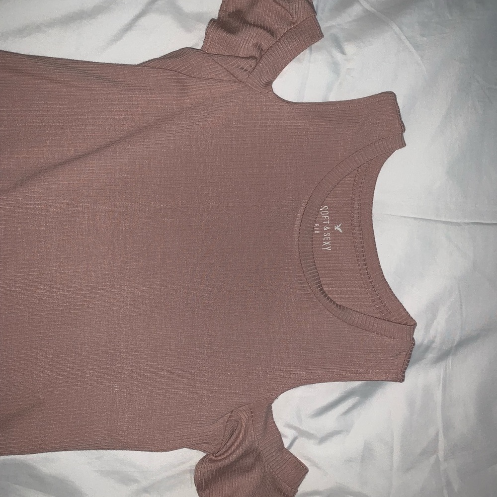 american eagle blush cold shoulder shirt